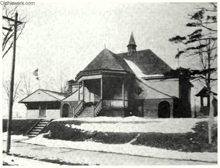 Building on left with flag
Photo from Alberto Valdes
