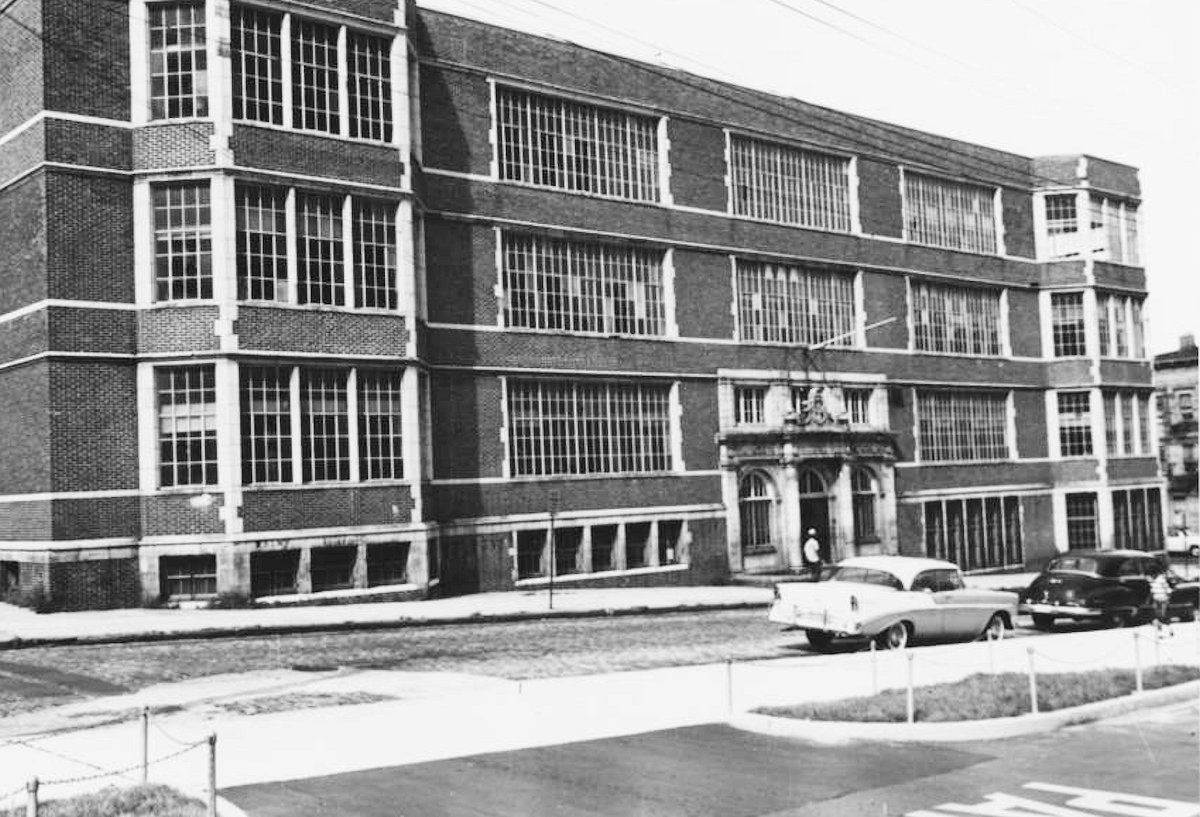 Copyright photo from the Samuel Berg Collection at the Newark Public Library.  To view the collection please visit their 
[url=https://cdm17229.contentdm.oclc.org/digital/collection/p17229coll6]web site[/url]. 
