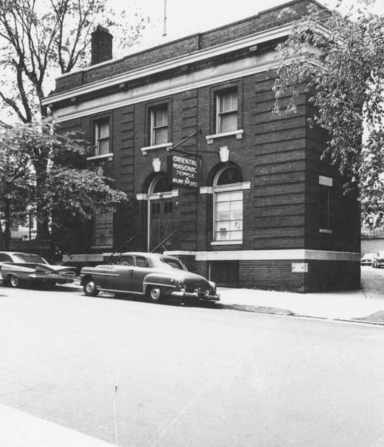 Copyright photo from the Samuel Berg Collection at the Newark Public Library.  To view the collection please visit their 
[url=https://cdm17229.contentdm.oclc.org/digital/collection/p17229coll6]web site[/url]. 
