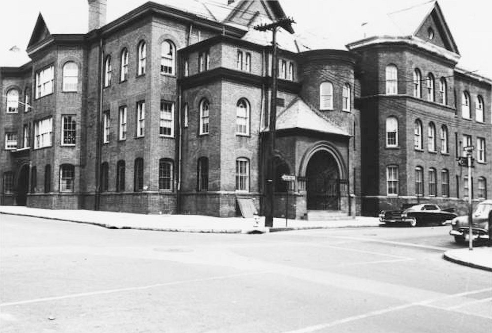 Copyright photo from the Samuel Berg Collection at the Newark Public Library.  To view the collection please visit their 
[url=https://cdm17229.contentdm.oclc.org/digital/collection/p17229coll6]web site[/url]. 
