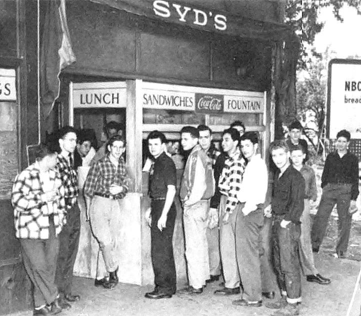 Hanging out at Syd's
Photo from Alberto Valdes
